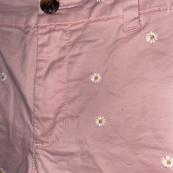 Old Navy Light Pink Daisy Embroidered Mid Rise Everyday Short Size 6 - Picture 7 of 12